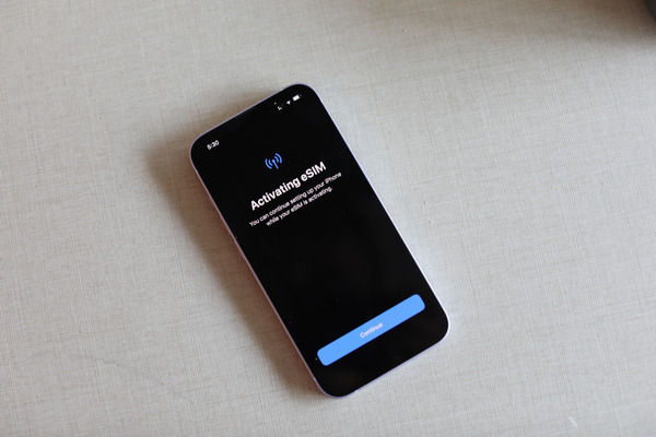 iPhone 14 series ra mắt tại Mỹ hoàn toàn loại bỏ khe SIM vật lý